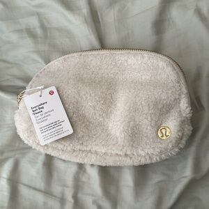 everywhere belt bag fleece